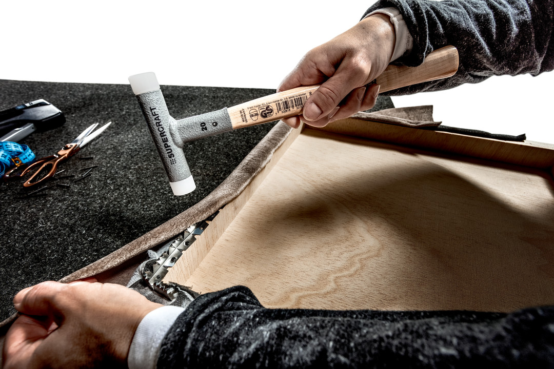 Młotek SUPERCRAFT z miękkim obuchem, z tłumiącym drgania, ergonomicznie ukształtowanym i lakierowanym trzonkiem hikorowym | D=80 mm | 3366.080