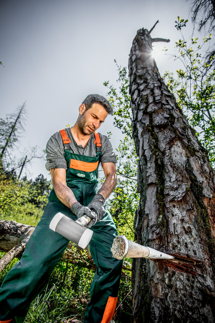 Młotek SUPERCRAFT z miękkim obuchem, z tłumiącym drgania, ergonomicznie ukształtowanym i lakierowanym trzonkiem hikorowym | D=80 mm | 3366.080