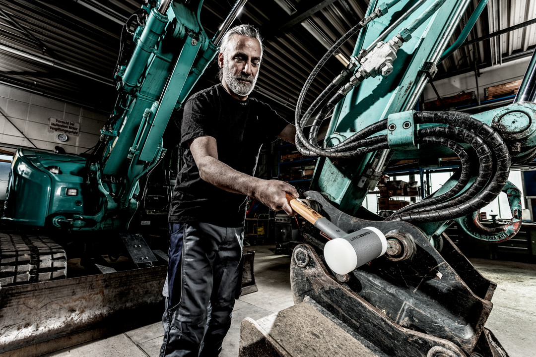 Młotek SUPERCRAFT z miękkim obuchem, z tłumiącym drgania, ergonomicznie ukształtowanym i lakierowanym trzonkiem hikorowym | D=80 mm | 3366.080