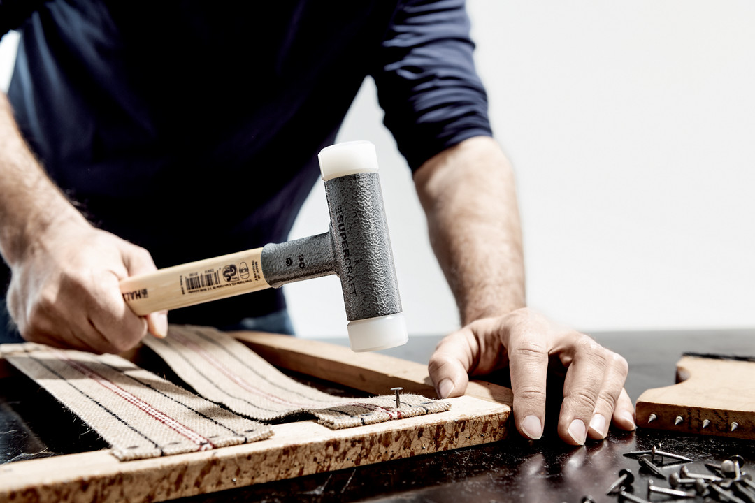 Młotek SUPERCRAFT z miękkim obuchem, z tłumiącym drgania, ergonomicznie ukształtowanym i lakierowanym trzonkiem hikorowym | D=80 mm | 3366.080