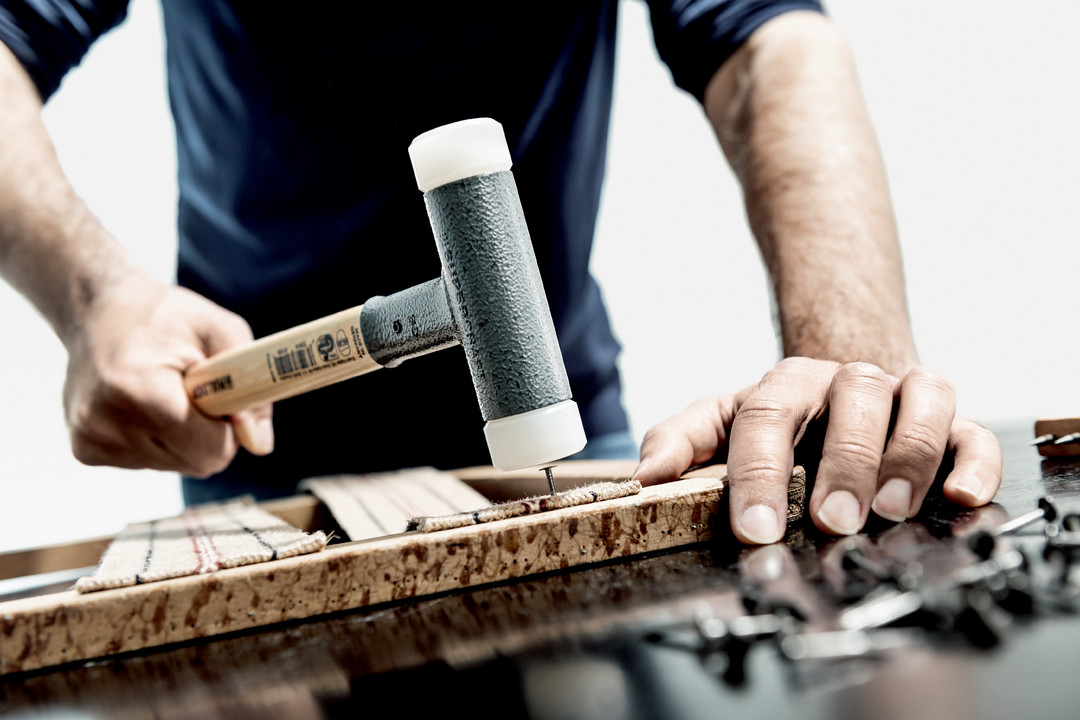 Młotek SUPERCRAFT z miękkim obuchem, z tłumiącym drgania, ergonomicznie ukształtowanym i lakierowanym trzonkiem hikorowym | D=80 mm | 3366.080